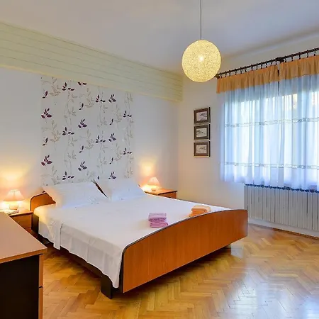 Ljuba Apartamento Pula